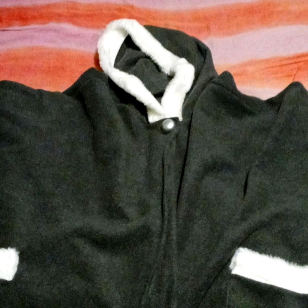 Hooded cape